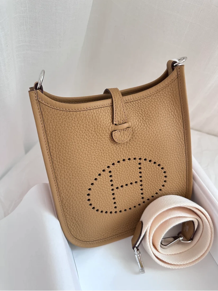 EVELYNE 16 Biscuit/Nata PHW
