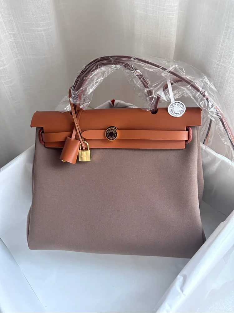 HERBAG 31 Etoupe/Fauve/Ebene LAQUE